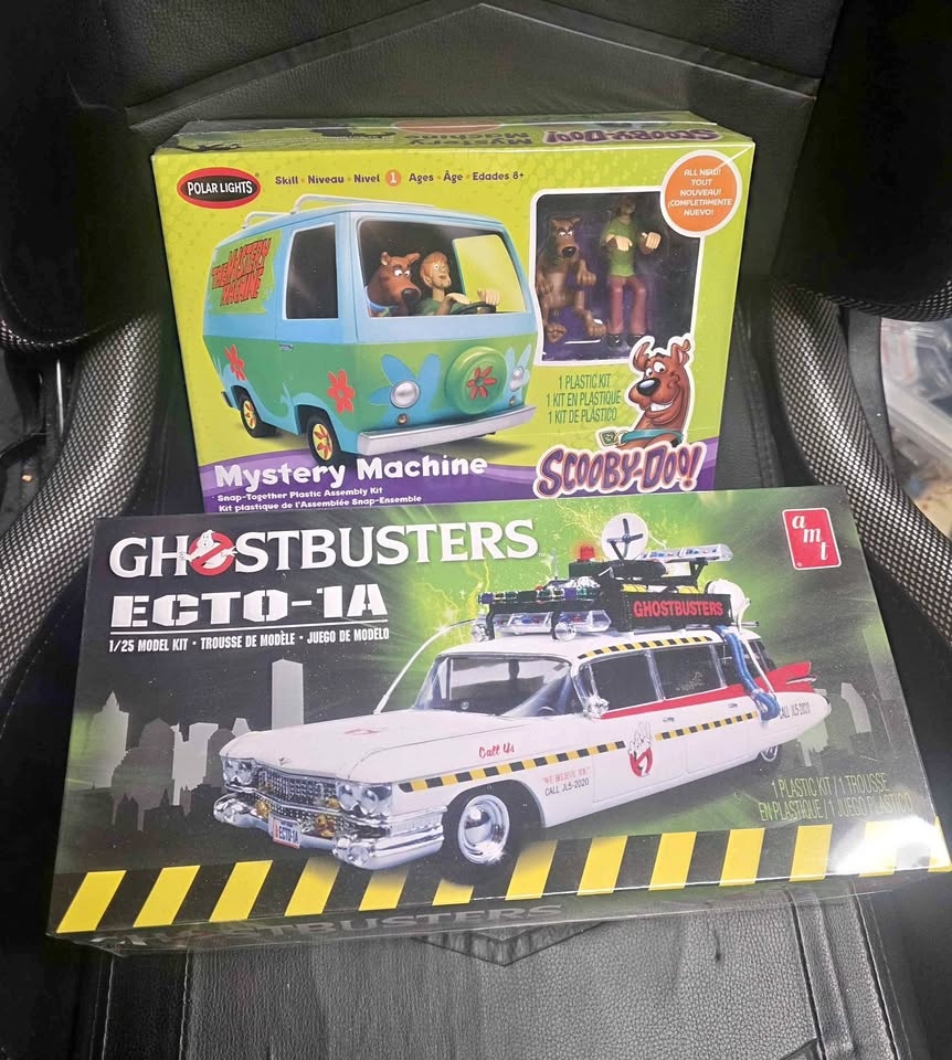 2 Brand New Sealed Model Cars: Mystery Machine & Ecto-1