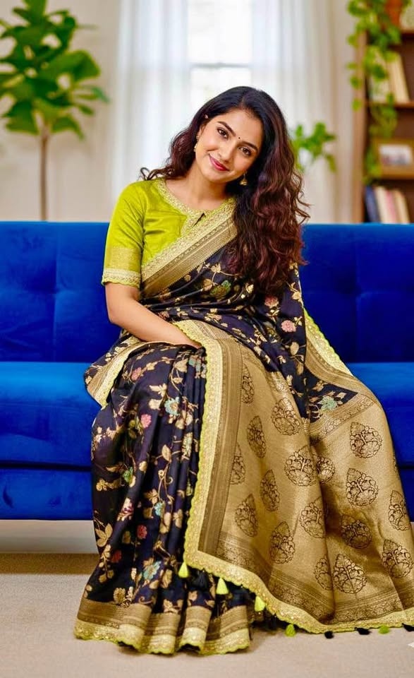 Beautiful Banarasi Silk Saree with Ready-to-Wear Blouse (Fits 32