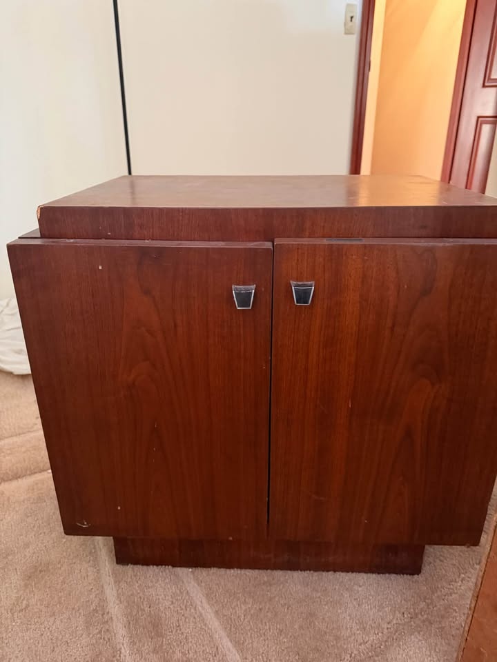 Mid-Century Modern Dark Wood Queen Bedroom Set - photo 4