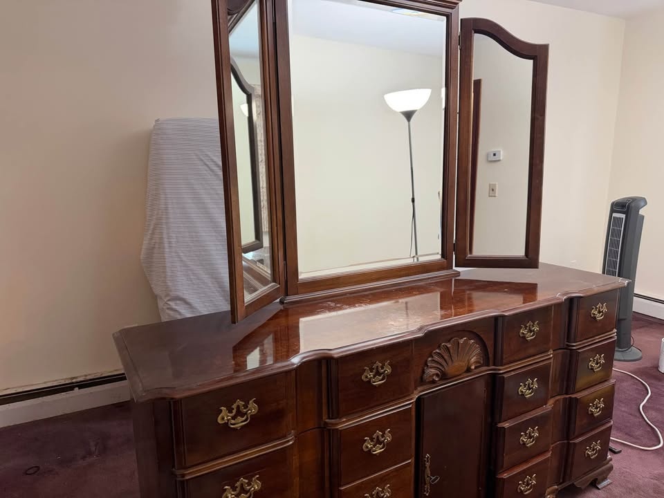 Wooden Dresser w Triple Mirror - photo 2