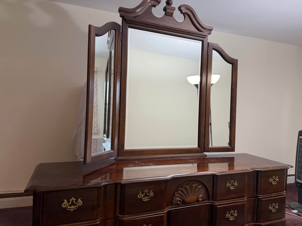 Wooden Dresser w Triple Mirror - photo 3