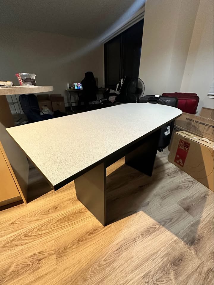 Curved desk - photo 2