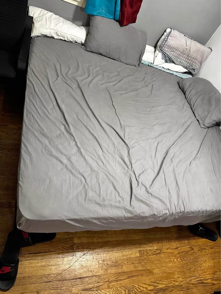King Size Bed w/ Mattress