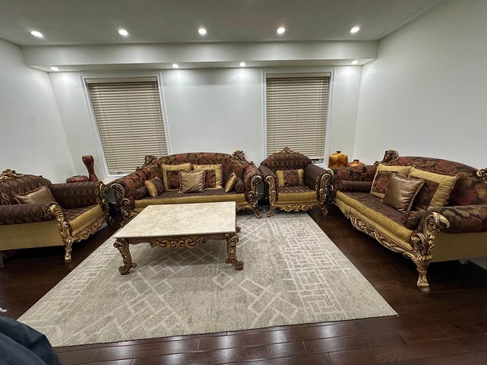 Beautiful Traditional Sofa Set - photo 2