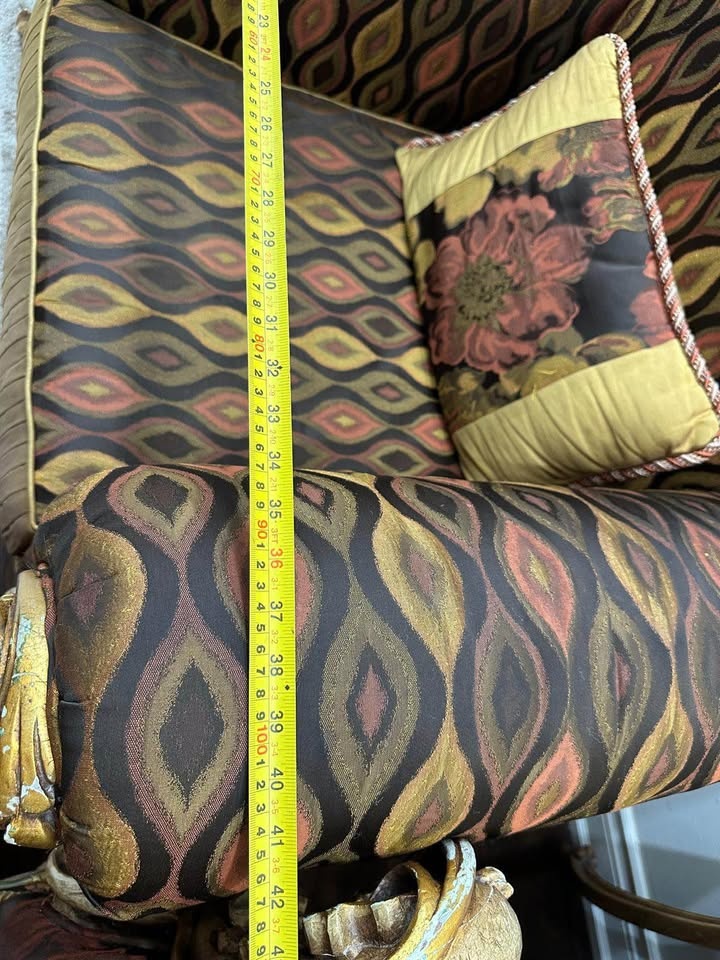 Beautiful Traditional Sofa Set - photo 3