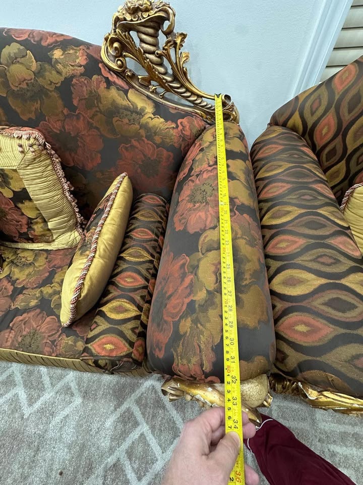 Beautiful Traditional Sofa Set - photo 4