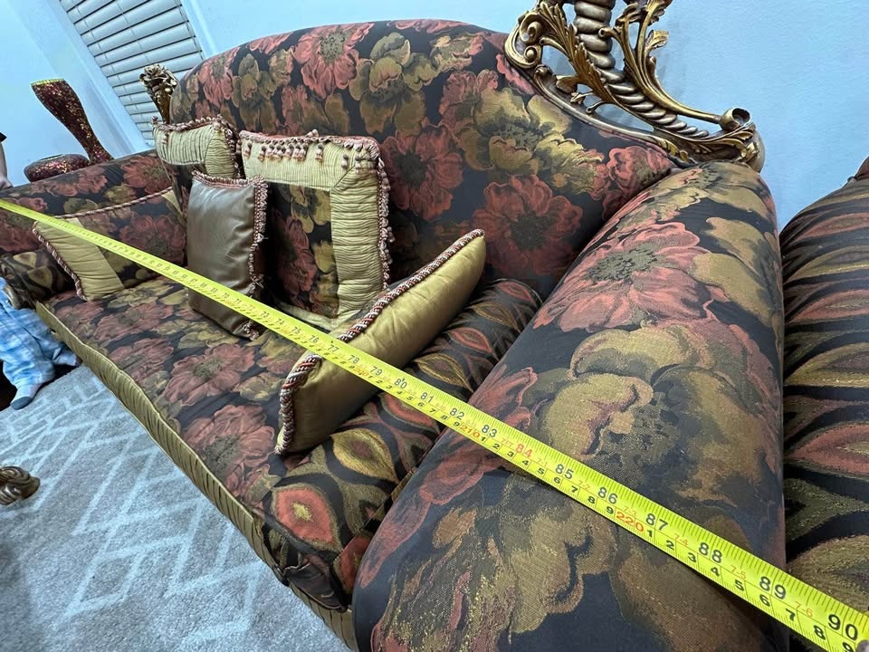 Beautiful Traditional Sofa Set - photo 5
