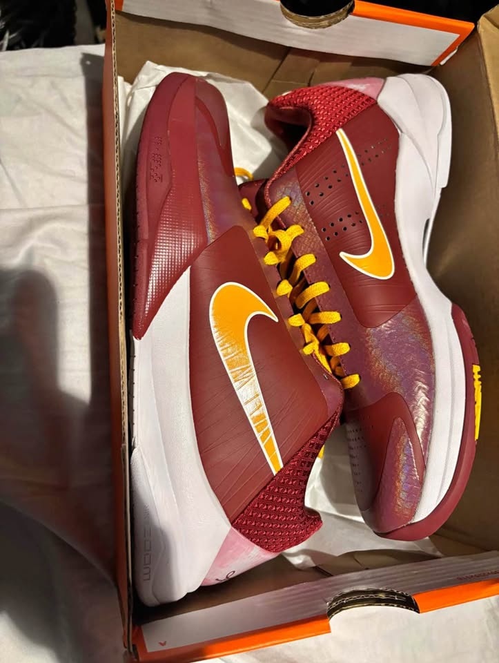 Nike Kobe 5 USC Size 9.5 - photo 2