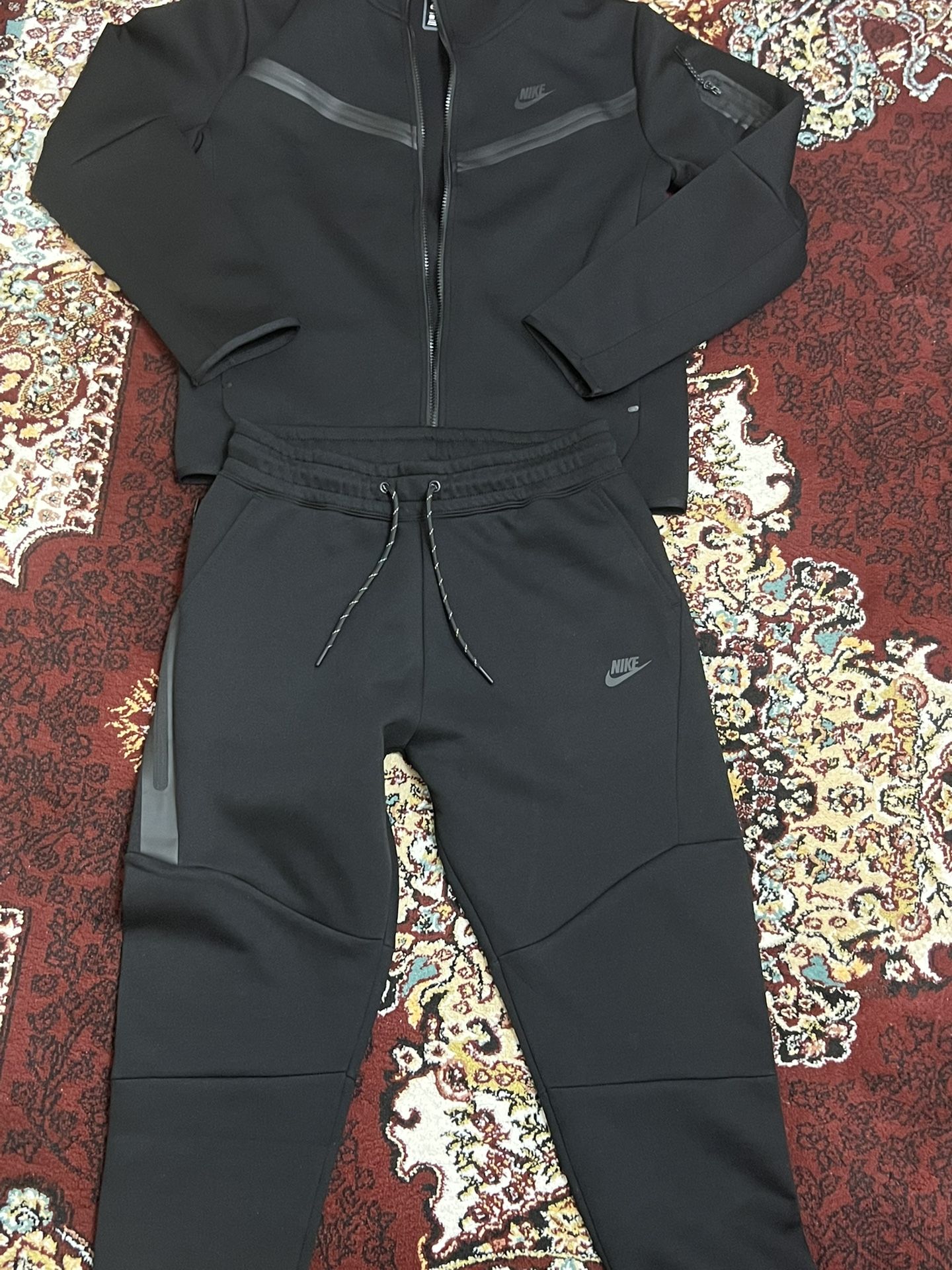 Nike Tech Black Set