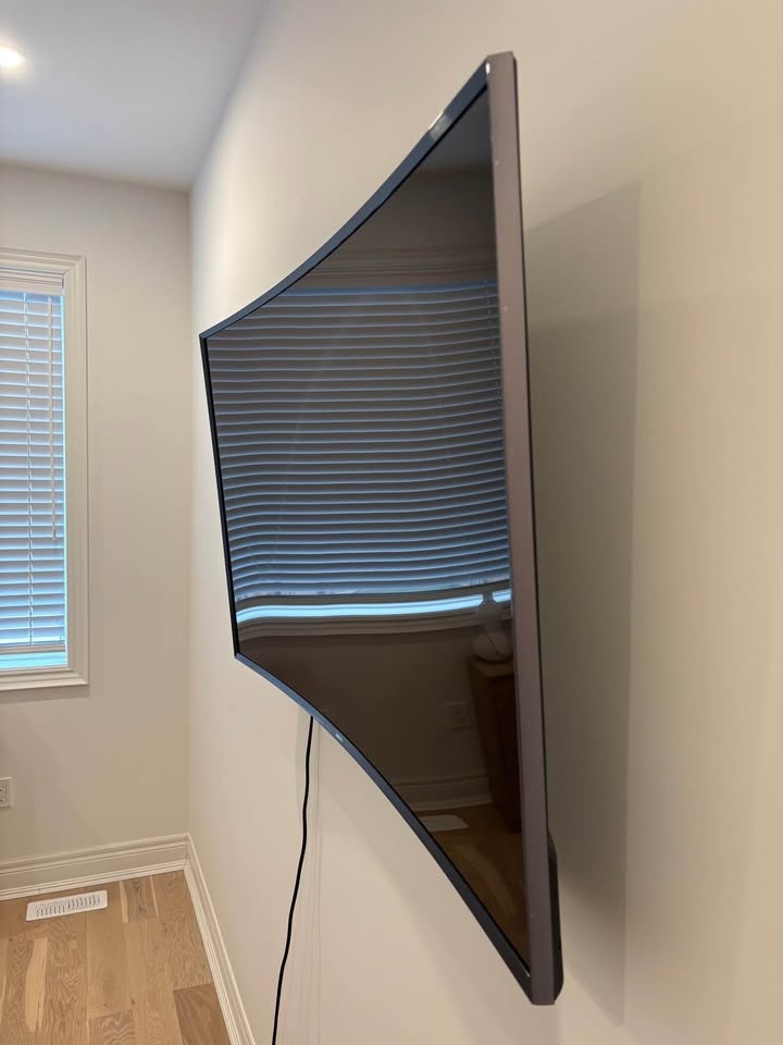 55” Samsung Curved HD TV - photo 2