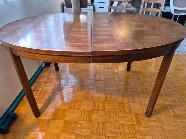 Expandable Dining Table for 4-10 persons