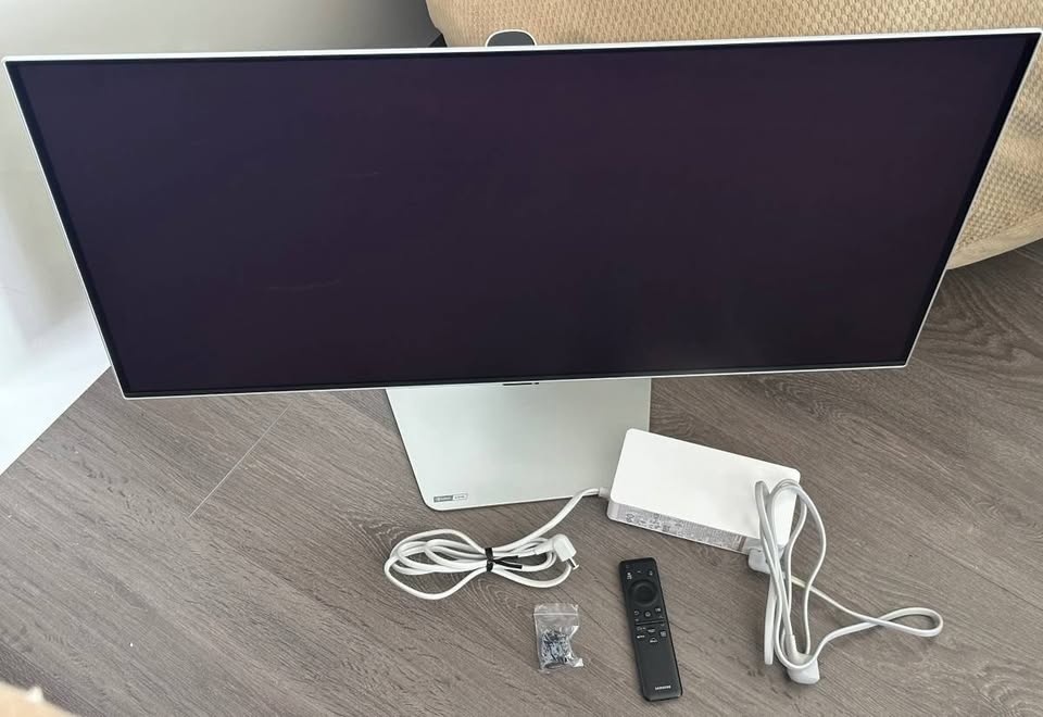 Samsung 32" 4K OLED Gaming Monitor (LS32DG802SNXZA) - White - photo 3