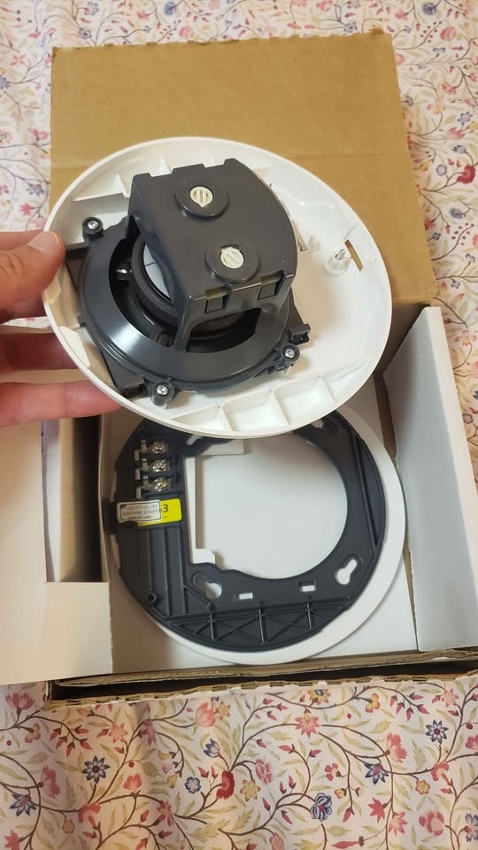 Ceiling mount speaker with trim - photo 2