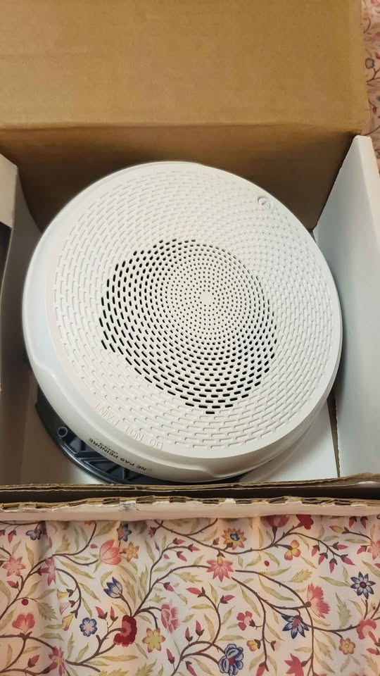 Ceiling mount speaker with trim - photo 3