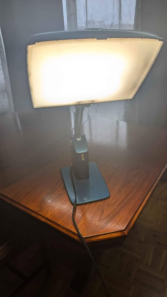 High-Quality SAD Therapy Lamp (Dr. recommended model) - photo 4