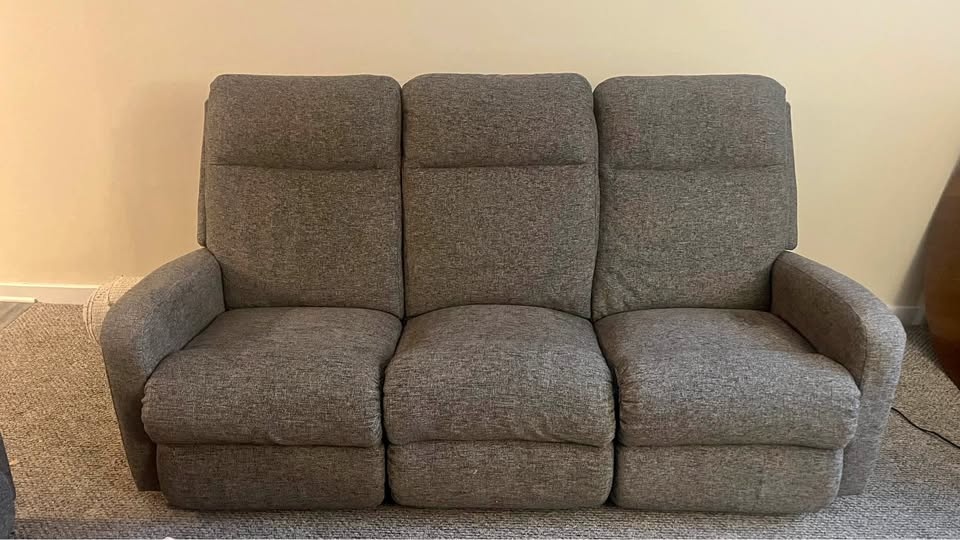 La-Z-Boy Liam Power Wall Reclining Sofa w/ Headrest