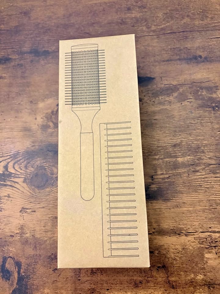 Dyson Detangling Comb + Round Brush Set