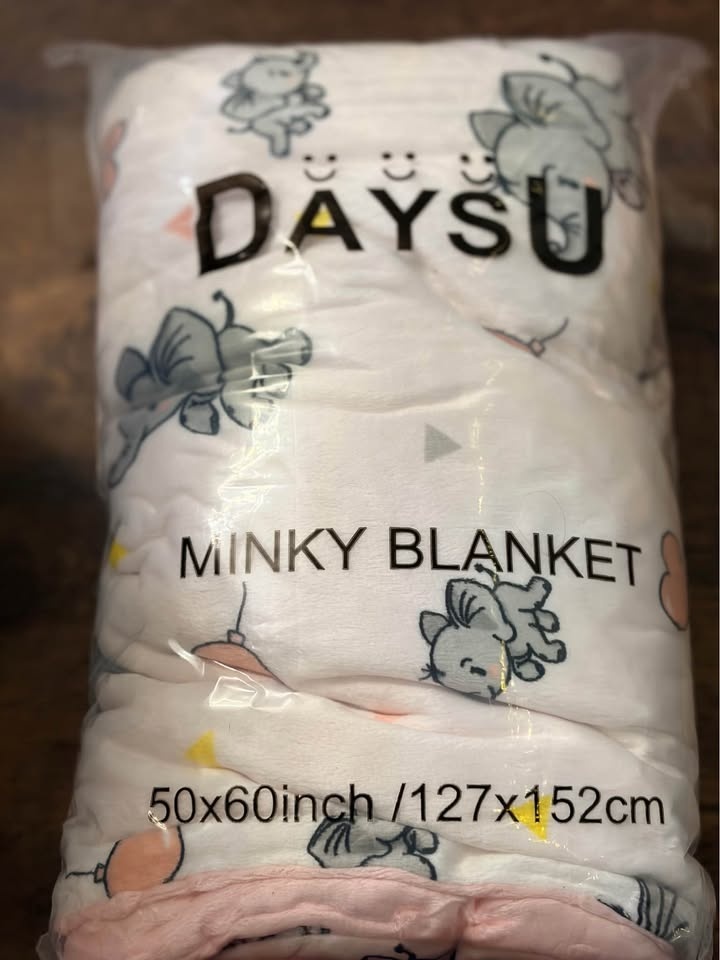 Brand New DAYSU Minky Baby Blanket 50x60 inch - photo 2