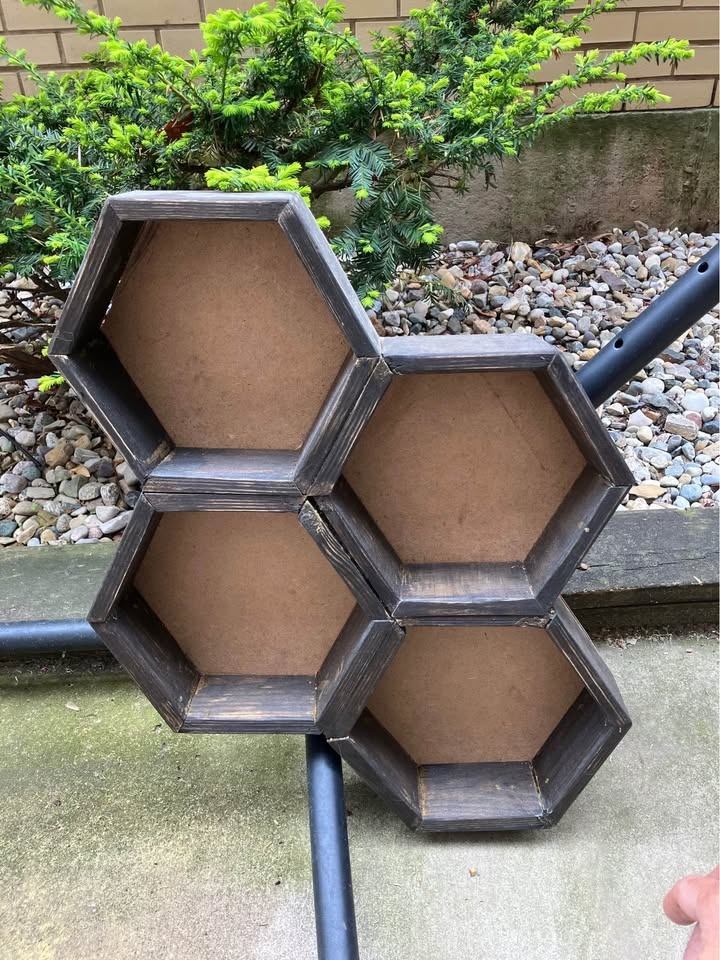 Honeycomb shelf