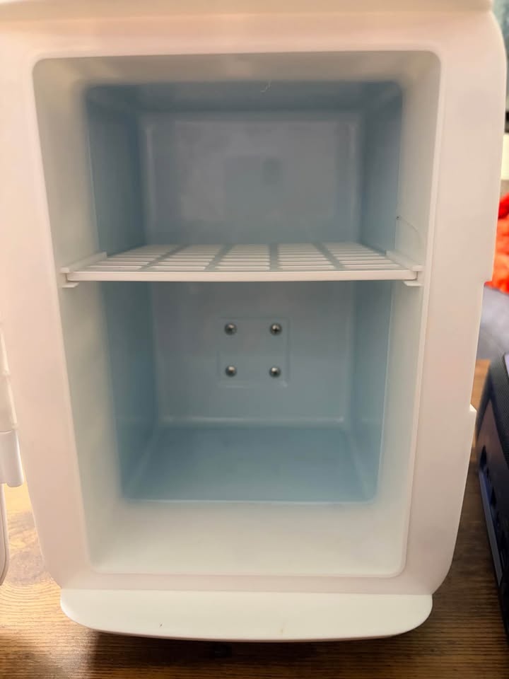 Cooluli Classic-4L Mini Fridge - photo 2