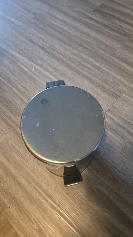 2 small garbage bins, clean and good condition - photo 3
