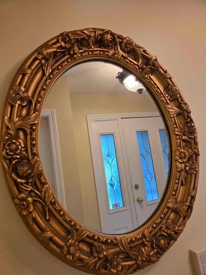 Very Elegant and Unique Mirror - BEST PRICE AND CONDITION - photo 2