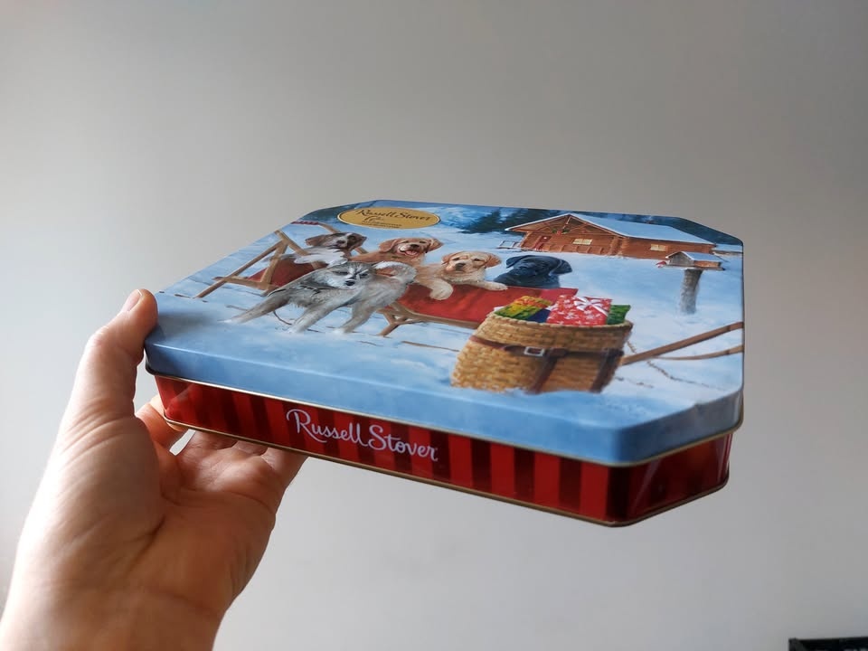 Embossed Decorative Holiday Tin Box 🥕 - photo 3