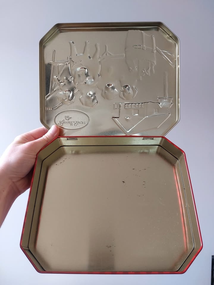 Embossed Decorative Holiday Tin Box 🥕 - photo 4