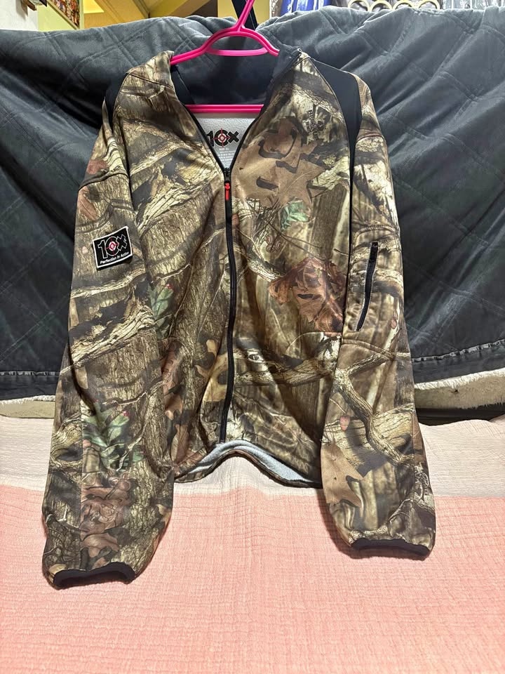 Camo outdoor fleece zip up hoodie size XL