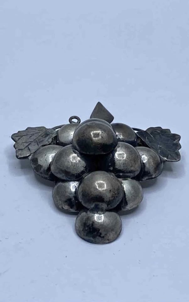 Sterling Silver 92.5% 3D Grape Brooch 17.5g