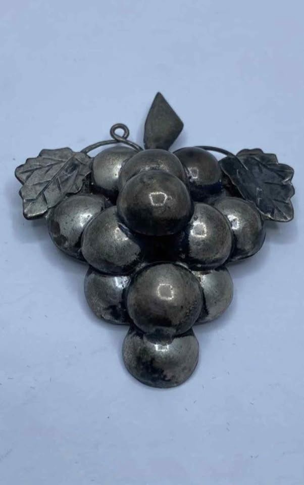 Sterling Silver 92.5% 3D Grape Brooch 17.5g - photo 2