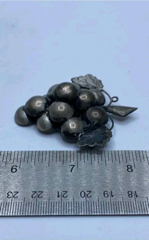 Sterling Silver 92.5% 3D Grape Brooch 17.5g - photo 3