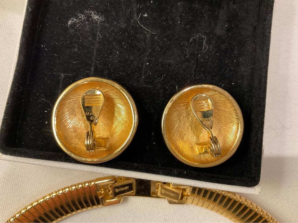 Vintage Monet Collar Necklace & Earrings Set - photo 5