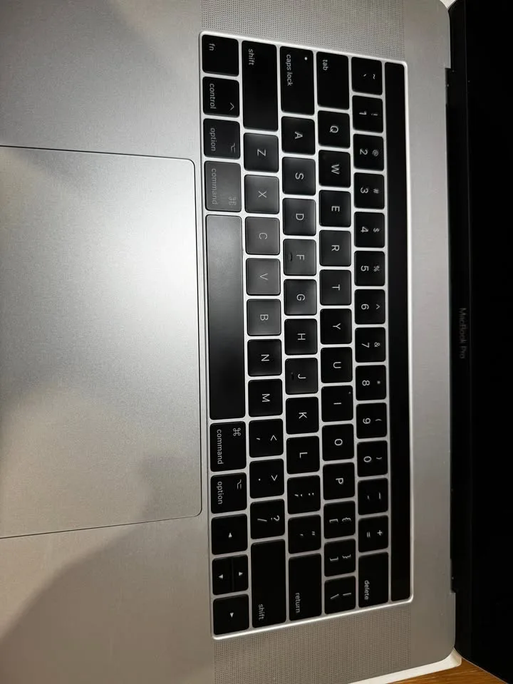 Apple Macbook Pro 2017 16GB 256GB Silver A1707 Touch Bar image indicator(6)