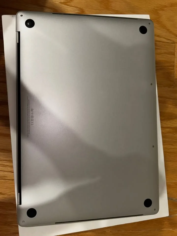 Apple Macbook Pro 2017 16GB 256GB Silver A1707 Touch Bar image indicator(7)