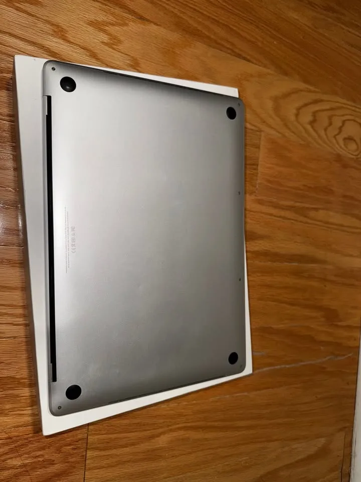 Apple Macbook Pro 2017 16GB 256GB Silver A1707 Touch Bar image indicator(8)