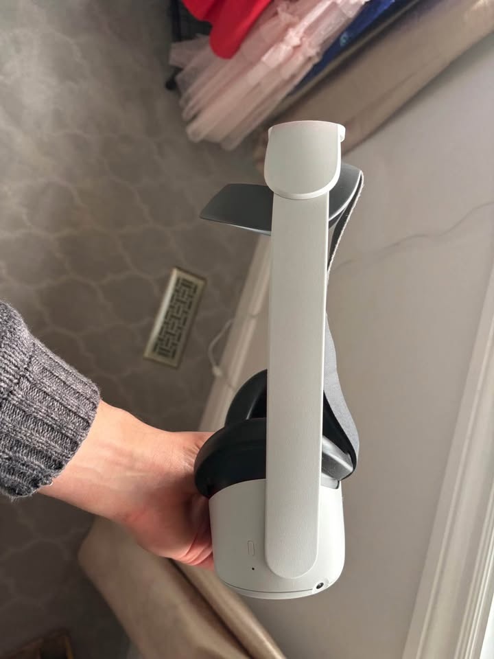 Oculus Quest 2 - photo 2