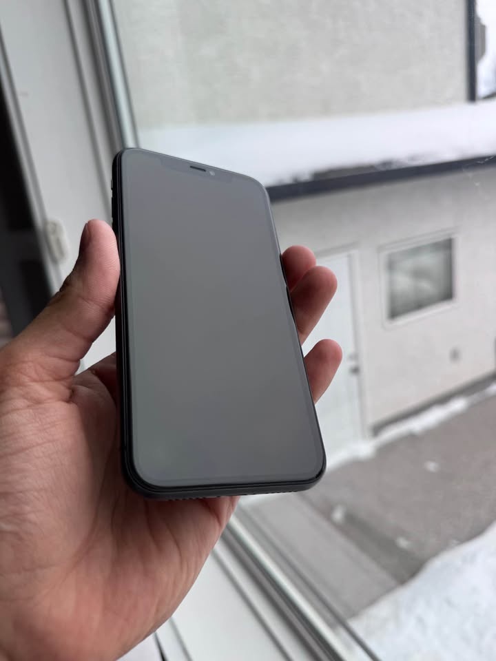 (FREE DELIVERY) iPhone 11 64GB Black Unlocked - photo 2