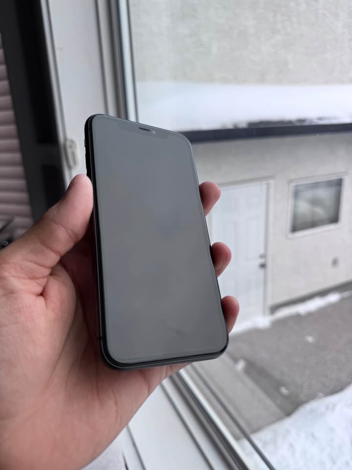 iPhone 11 64GB Black Unlocked Mint Condition - photo 2
