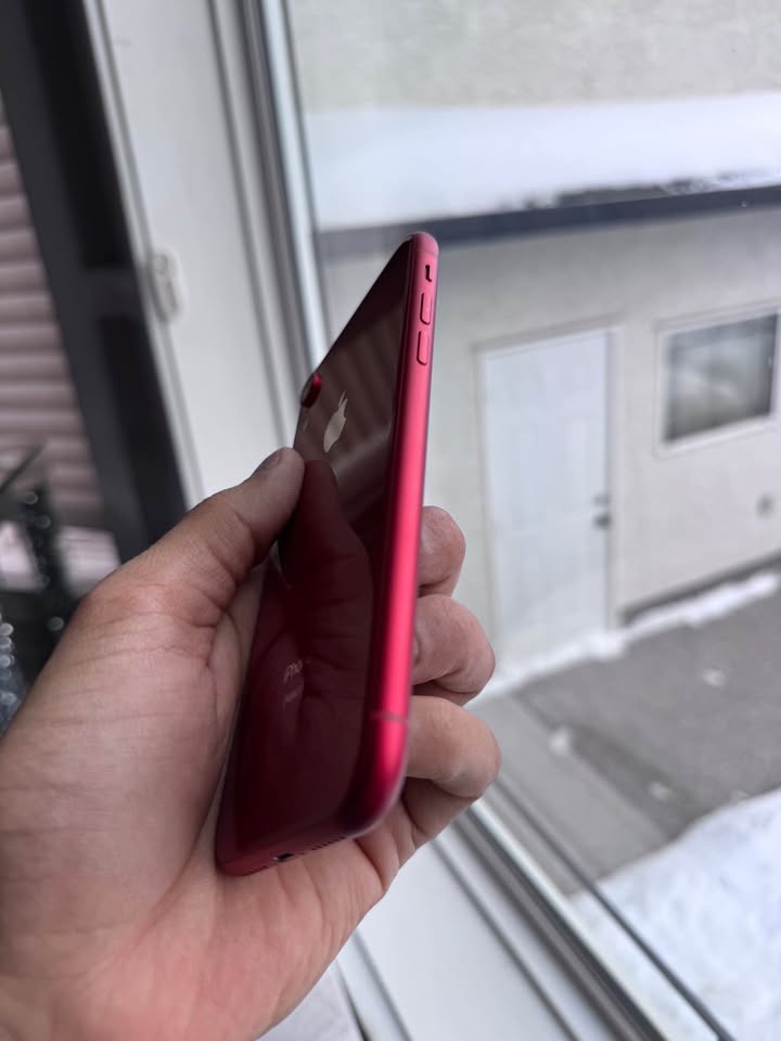 iPhone XR 128GB Red Unlocked Like New - photo 3