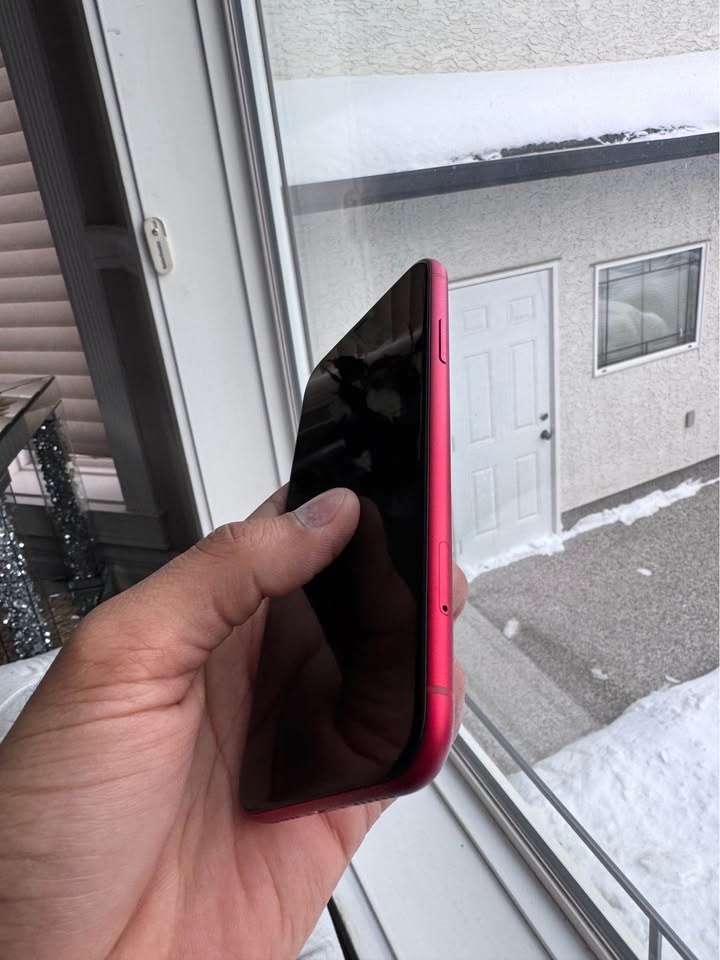 iPhone XR 128GB Red Unlocked Like New - photo 4