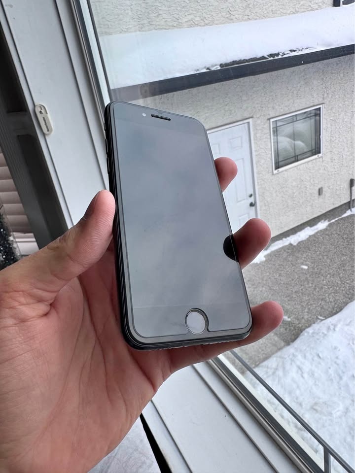 iPhone SE 2nd Gen 64GB Black Unlocked