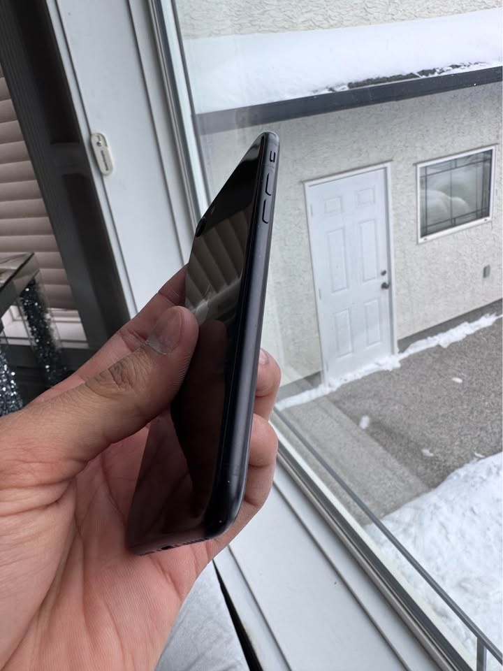 iPhone SE 2nd Gen 64GB Black Unlocked - photo 3