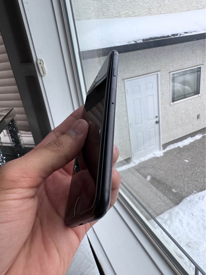 iPhone SE 2nd Gen 64GB Black Unlocked - photo 4