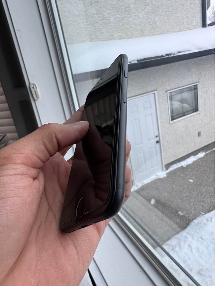 (FREE DELIVERY) iPhone 7 32GB Black Unlocked Mint Condition - photo 3