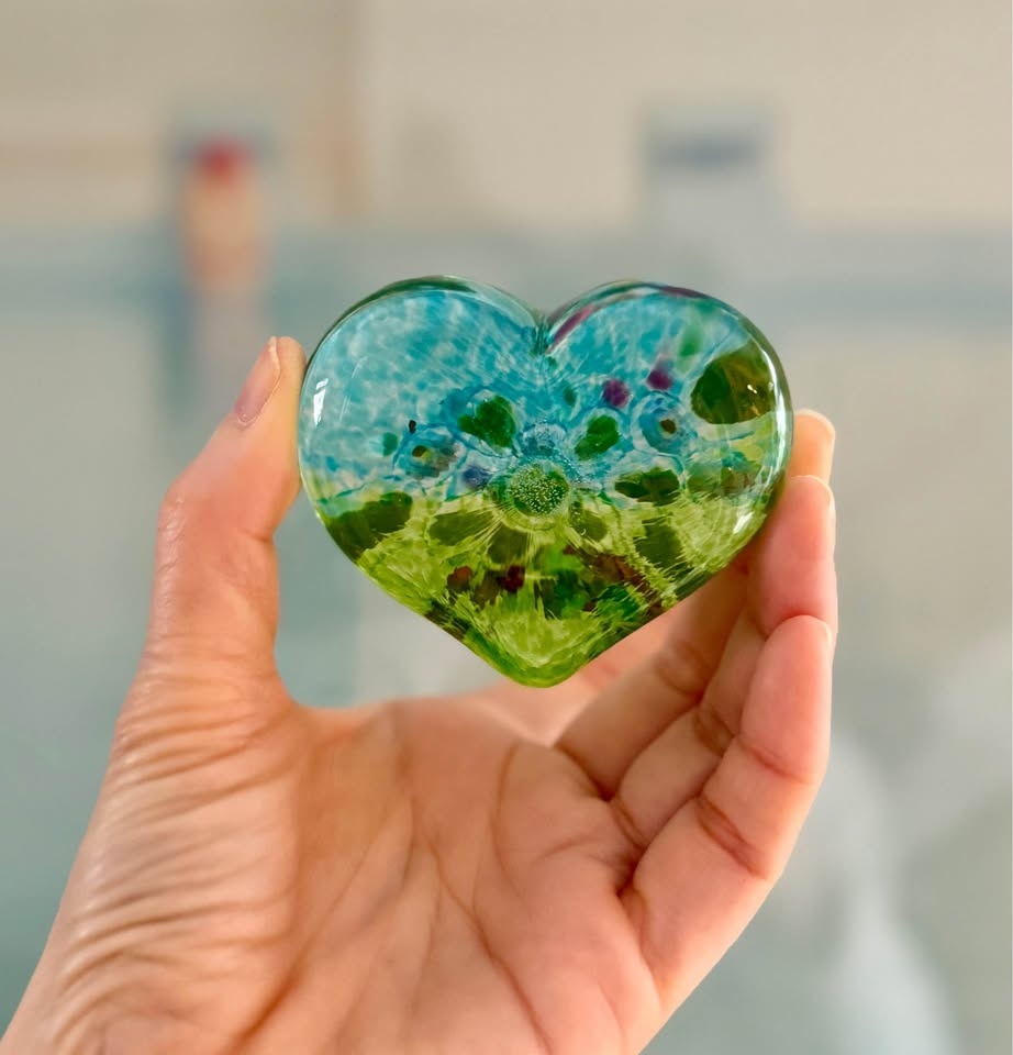 Signed Robert Held Art Glass Floral Heart Paperweight - photo 4