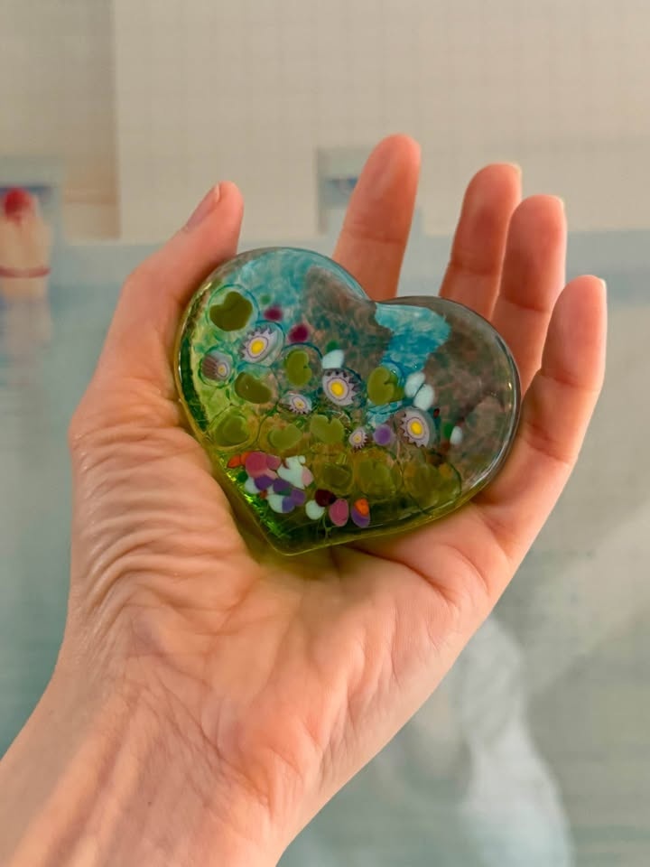 Signed Robert Held Art Glass Floral Heart Paperweight - photo 5