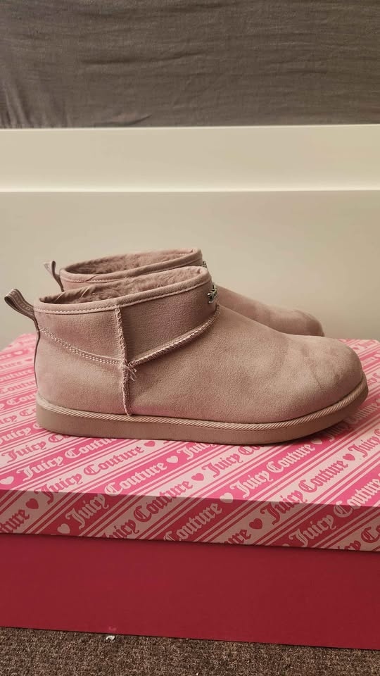 Juicy Couture Uggs - Women's Size 9 - photo 2