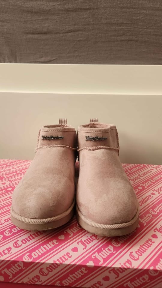Juicy Couture Uggs - Women's Size 9 - photo 3