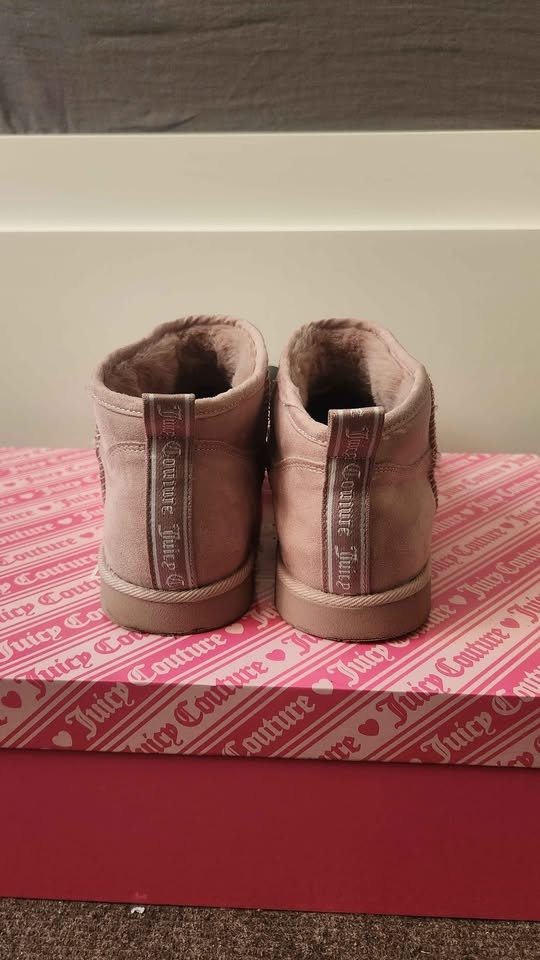 Juicy Couture Uggs - Women's Size 9 - photo 5
